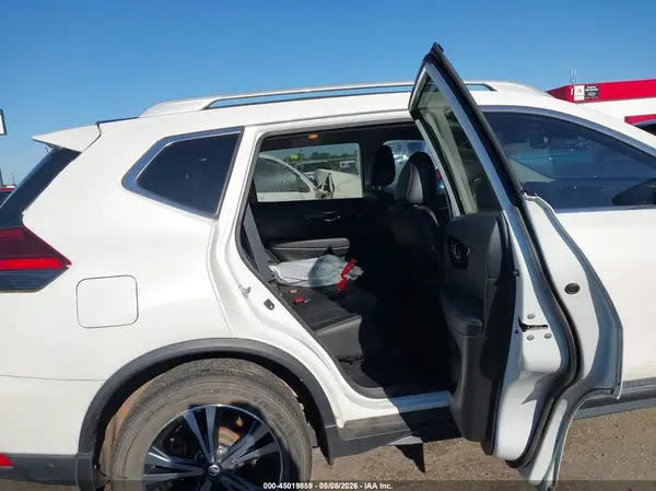 5N1AT2MVXHC745339 2017 NISSAN ROGUE - Image 8