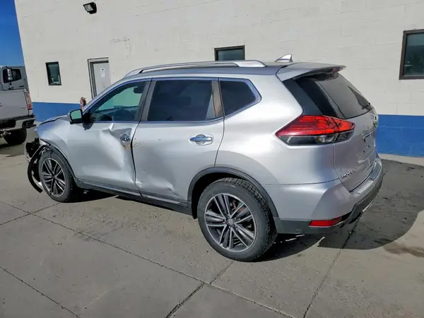 5N1AT2MVXHC756647 2017 NISSAN ROGUE - Image 2