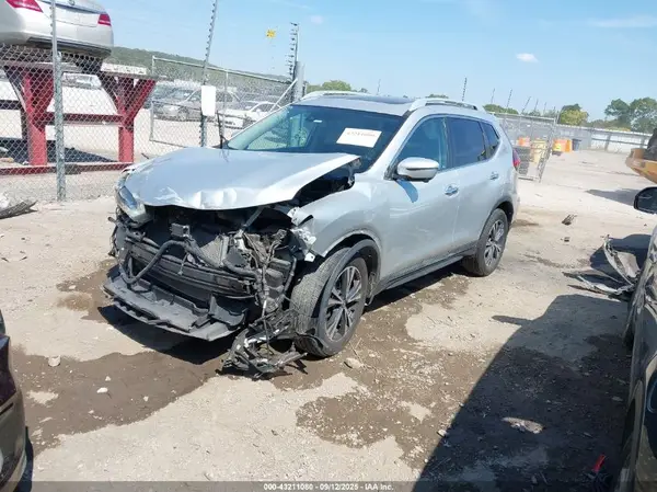 5N1AT2MVXHC758382 2017 NISSAN ROGUE - Image 2