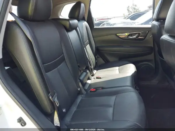 5N1AT2MVXHC758382 2017 NISSAN ROGUE - Image 8