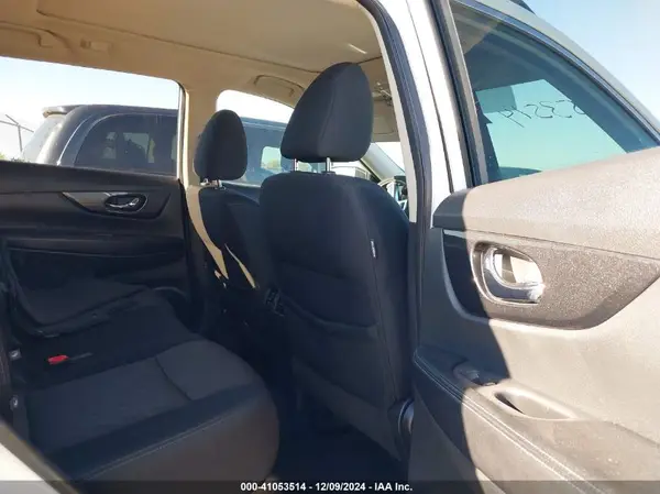 5N1AT2MVXHC758494 2017 NISSAN ROGUE - Image 8