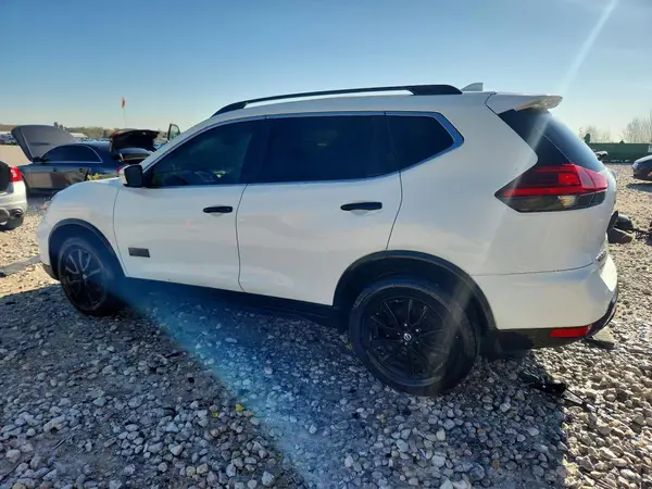 5N1AT2MVXHC758768 2017 NISSAN ROGUE - Image 2