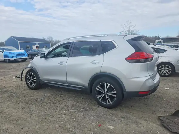 5N1AT2MVXHC759614 2017 NISSAN ROGUE - Image 2