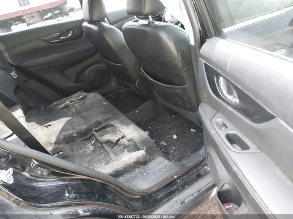 5N1AT2MVXHC760021 2017 NISSAN ROGUE - Image 8