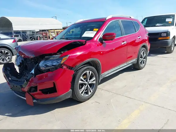 5N1AT2MVXHC760679 2017 NISSAN ROGUE - Image 2