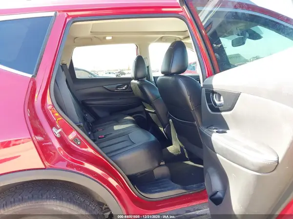 5N1AT2MVXHC760679 2017 NISSAN ROGUE - Image 8