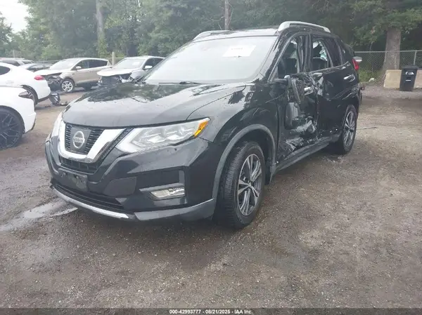5N1AT2MVXHC762125 2017 NISSAN ROGUE - Image 2