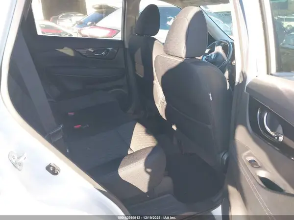 5N1AT2MVXHC768457 2017 NISSAN ROGUE - Image 8