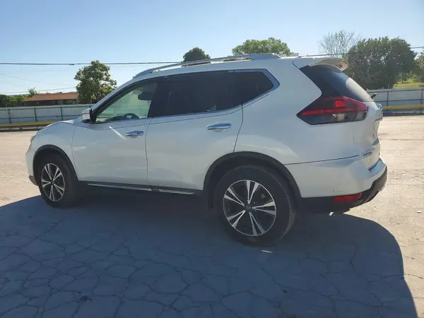 5N1AT2MVXHC771505 2017 NISSAN ROGUE - Image 2