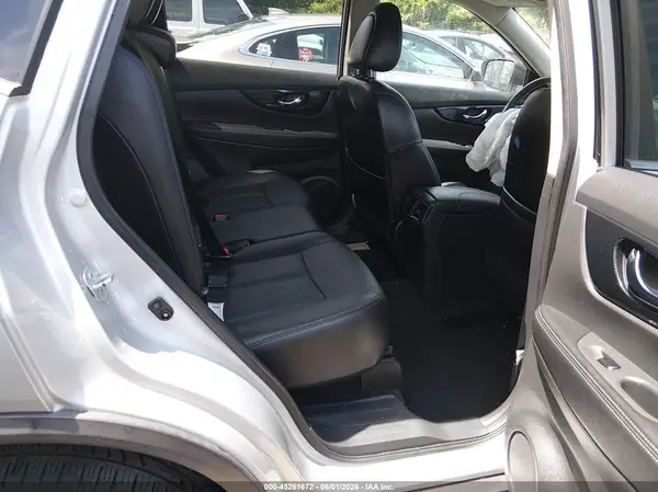 5N1AT2MVXHC773240 2017 NISSAN ROGUE - Image 8