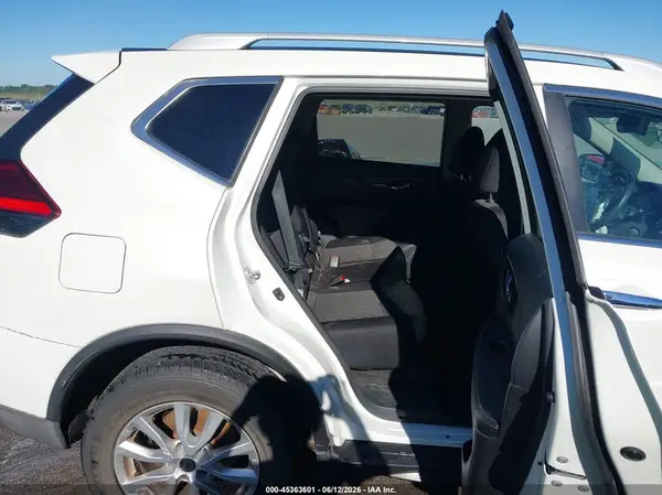 5N1AT2MVXHC789972 2017 NISSAN ROGUE - Image 8