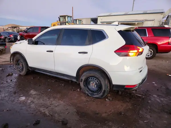 5N1AT2MVXHC790829 2017 NISSAN ROGUE - Image 2