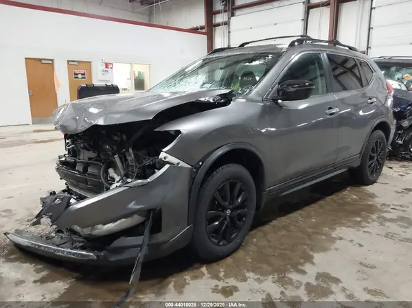 5N1AT2MVXHC801571 2017 NISSAN ROGUE - Image 2