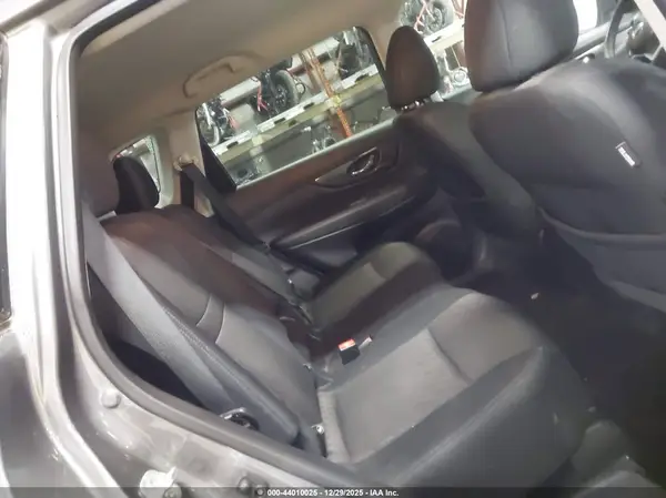 5N1AT2MVXHC801571 2017 NISSAN ROGUE - Image 8
