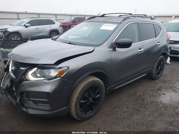 5N1AT2MVXHC819178 2017 NISSAN ROGUE - Image 2