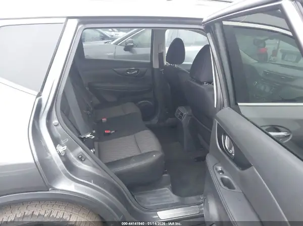 5N1AT2MVXHC819178 2017 NISSAN ROGUE - Image 8