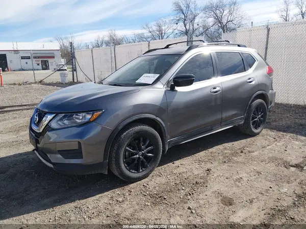5N1AT2MVXHC820461 2017 NISSAN ROGUE - Image 2