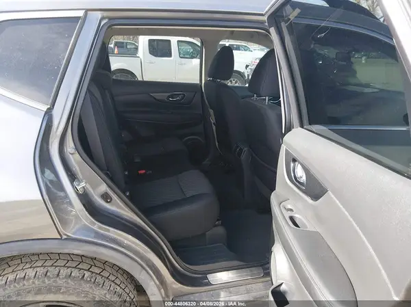 5N1AT2MVXHC820461 2017 NISSAN ROGUE - Image 8