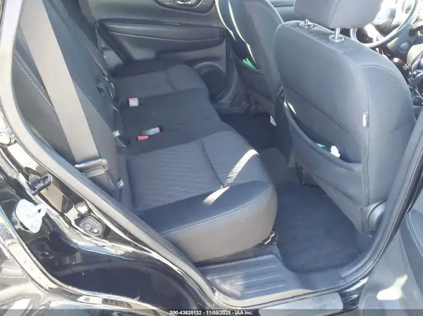 5N1AT2MVXHC825076 2017 NISSAN ROGUE - Image 8