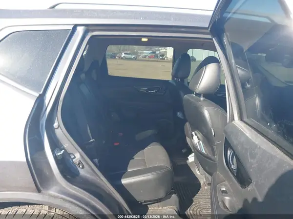 5N1AT2MVXHC826308 2017 NISSAN ROGUE - Image 8