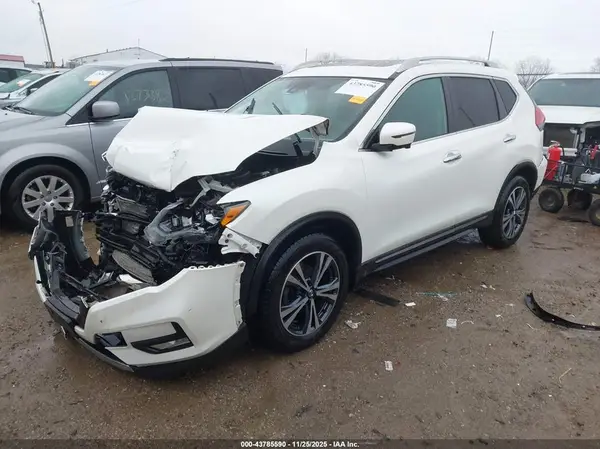 5N1AT2MVXHC833498 2017 NISSAN ROGUE - Image 2