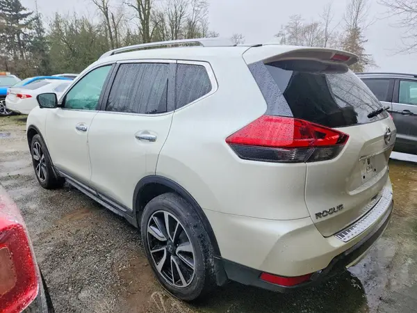 5N1AT2MVXHC840600 2017 NISSAN ROGUE - Image 2