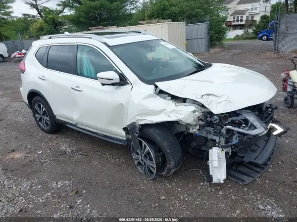 5N1AT2MVXHC844775 2017 NISSAN ROGUE - Image 1
