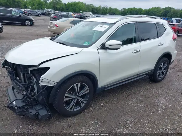5N1AT2MVXHC844775 2017 NISSAN ROGUE - Image 2