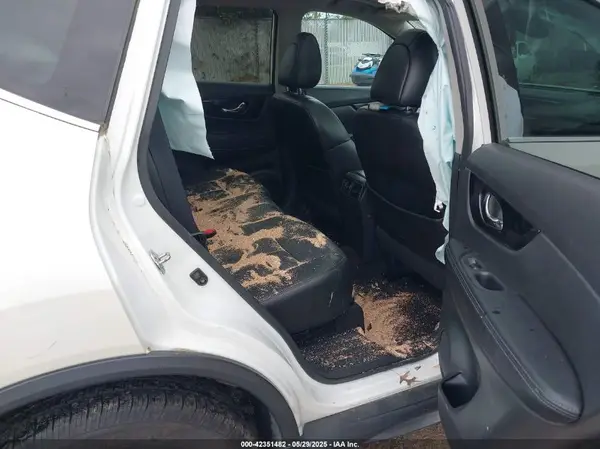 5N1AT2MVXHC844775 2017 NISSAN ROGUE - Image 8