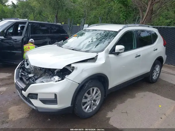 5N1AT2MVXHC845649 2017 NISSAN ROGUE - Image 2