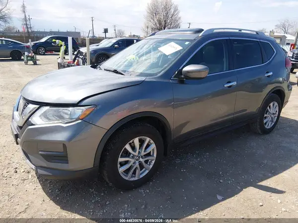 5N1AT2MVXHC849426 2017 NISSAN ROGUE - Image 2