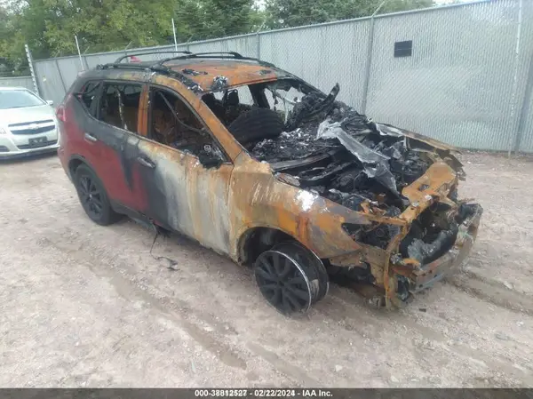 5N1AT2MVXHC872317 2017 NISSAN ROGUE - Image 1
