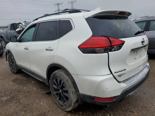 5N1AT2MVXHC877260 2017 NISSAN ROGUE - Image 2