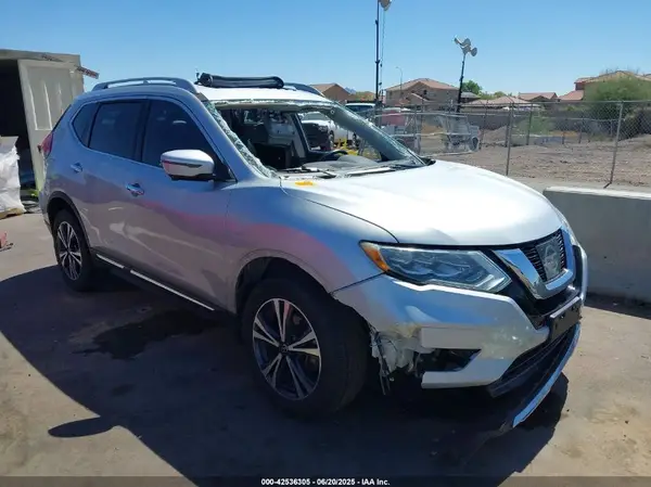 5N1AT2MVXHC881132 2017 NISSAN ROGUE - Image 1