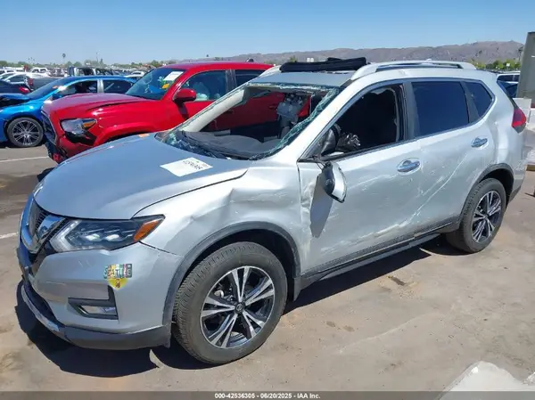 5N1AT2MVXHC881132 2017 NISSAN ROGUE - Image 2