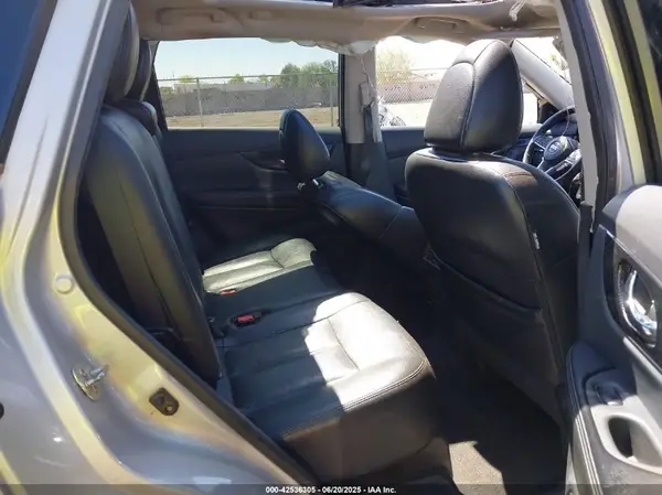 5N1AT2MVXHC881132 2017 NISSAN ROGUE - Image 8