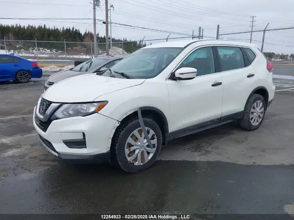 5N1AT2MVXHC883270 2017 NISSAN ROGUE - Image 2