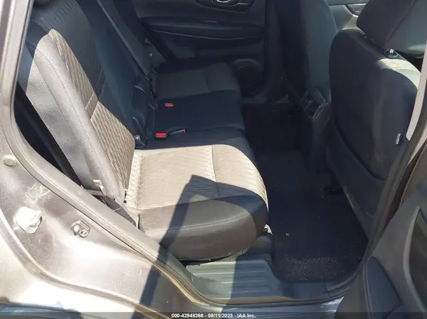 5N1AT2MVXHC887030 2017 NISSAN ROGUE - Image 8