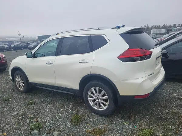 5N1AT2MVXHC891143 2017 NISSAN ROGUE - Image 2