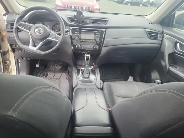 5N1AT2MVXHC891143 2017 NISSAN ROGUE - Image 8