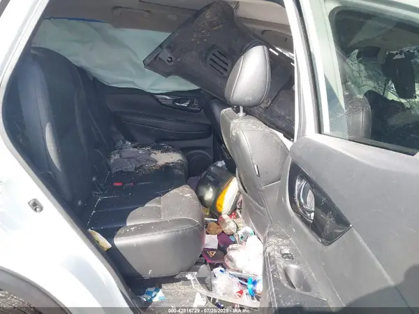 5N1AT2MVXJC700035 2018 NISSAN ROGUE - Image 8