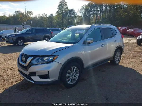 5N1AT2MVXJC700374 2018 NISSAN ROGUE - Image 2