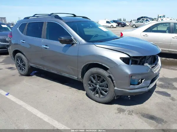 5N1AT2MVXJC720687 2018 NISSAN ROGUE - Image 1