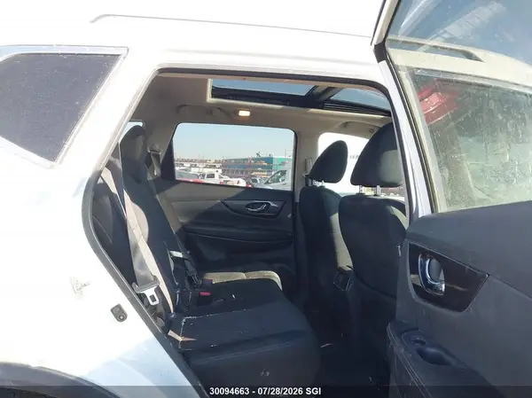 5N1AT2MVXJC727106 2018 NISSAN ROGUE - Image 8