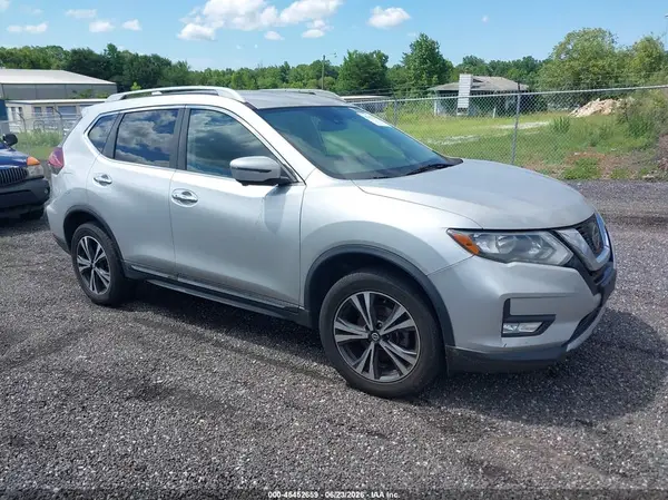 5N1AT2MVXJC731110 2018 NISSAN ROGUE - Image 1