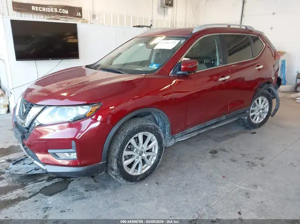 5N1AT2MVXJC736727 2018 NISSAN ROGUE - Image 2