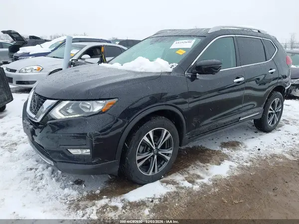 5N1AT2MVXJC743385 2018 NISSAN ROGUE - Image 2