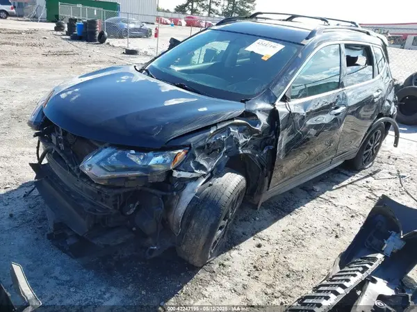 5N1AT2MVXJC749218 2018 NISSAN ROGUE - Image 2