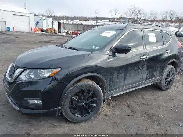 5N1AT2MVXJC753947 2018 NISSAN ROGUE - Image 2