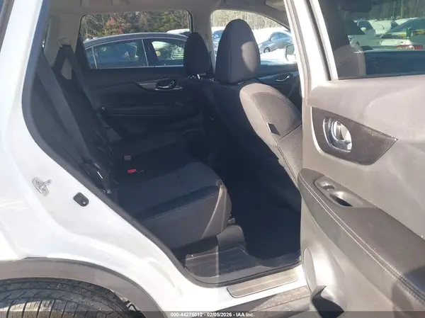 5N1AT2MVXJC754175 2018 NISSAN ROGUE - Image 8
